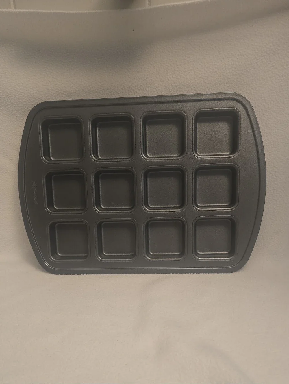 Pampered Chef 12-Cavity Brownie Pan